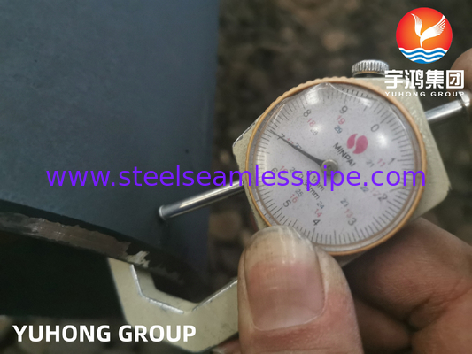 ASTM A335 / ASME SA335 P9 Acciaio legato tubo senza cuciture Verniciatura nera fine a bevola