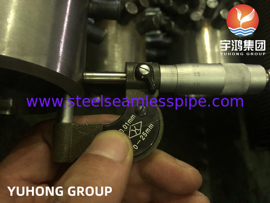 ASTM EN DIN ASTM A106 Gr.B A335 P5 P9 A312 TP304 317L Tubi a pinne a spillo