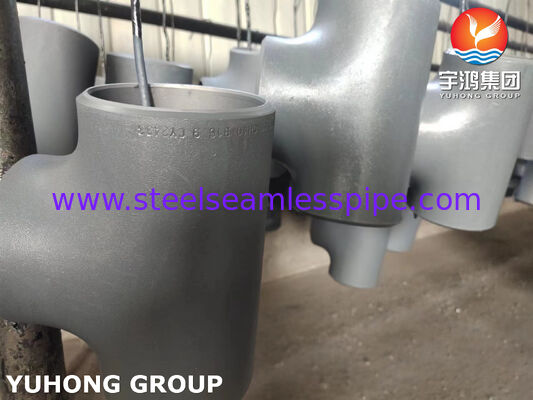 ASTM A234 WPB Tee, High Strength Carbon Steel Butt Weld Tee per sistemi di condotte di petrolio, gas e acqua