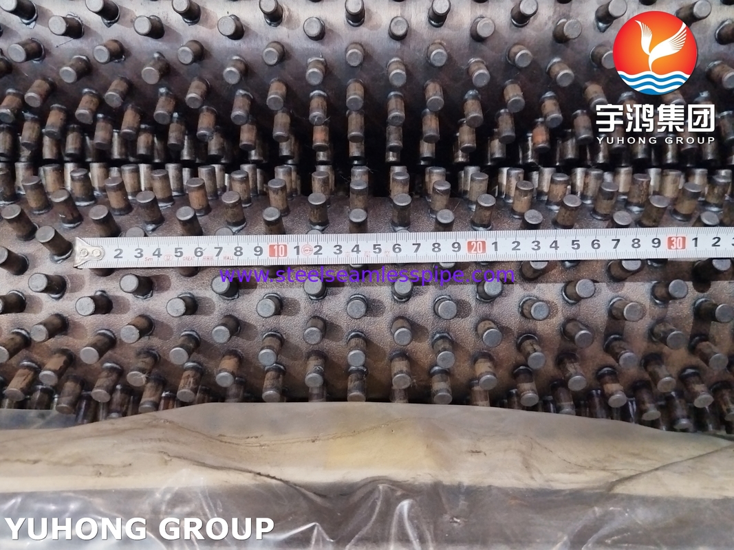 Tubo alettato con borchie in acciaio legato ASTM A335 Gr P5 per forni di riscaldamento in raffineria